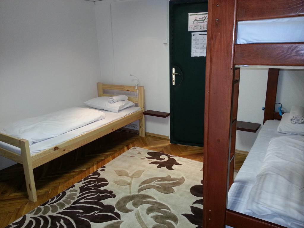 Walking Bed Budapest Hostel الغرفة الصورة